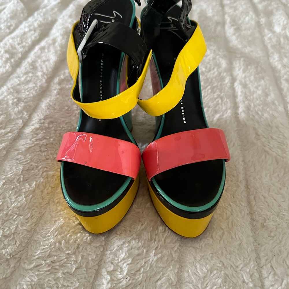 Rare find: giuseppezanottias seen on Nicki Minaj - Picture 4 of 4